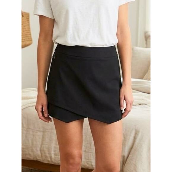 GAP Pants - GAP Black Asymmetrical Skort Size 6 Chic Minimalist Work to Weekend